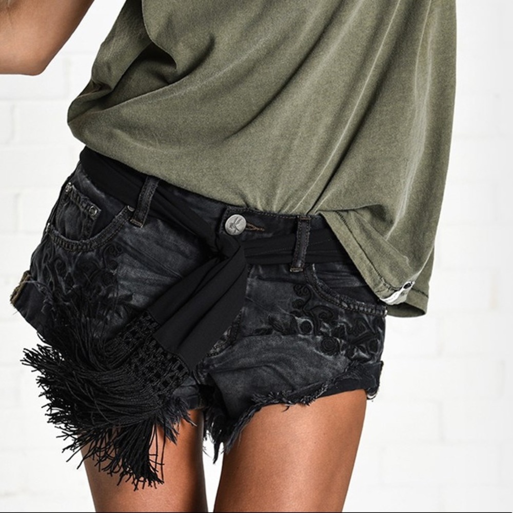 One Teaspoon Black Van Lola Bandits 25